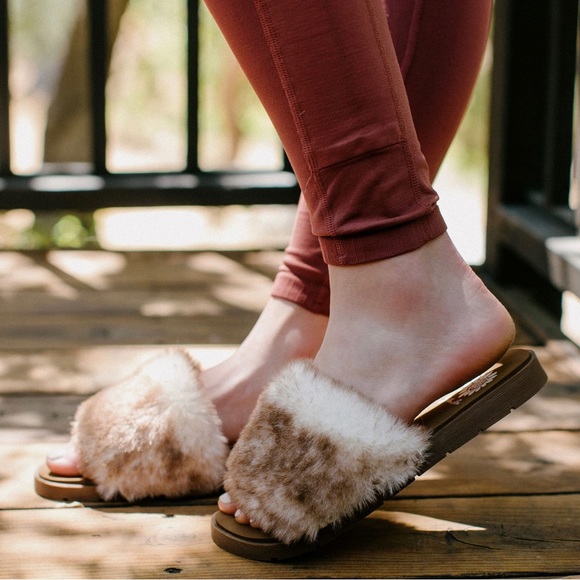 Yellow box flip flops Felah color Tan - Picture 8 of 8